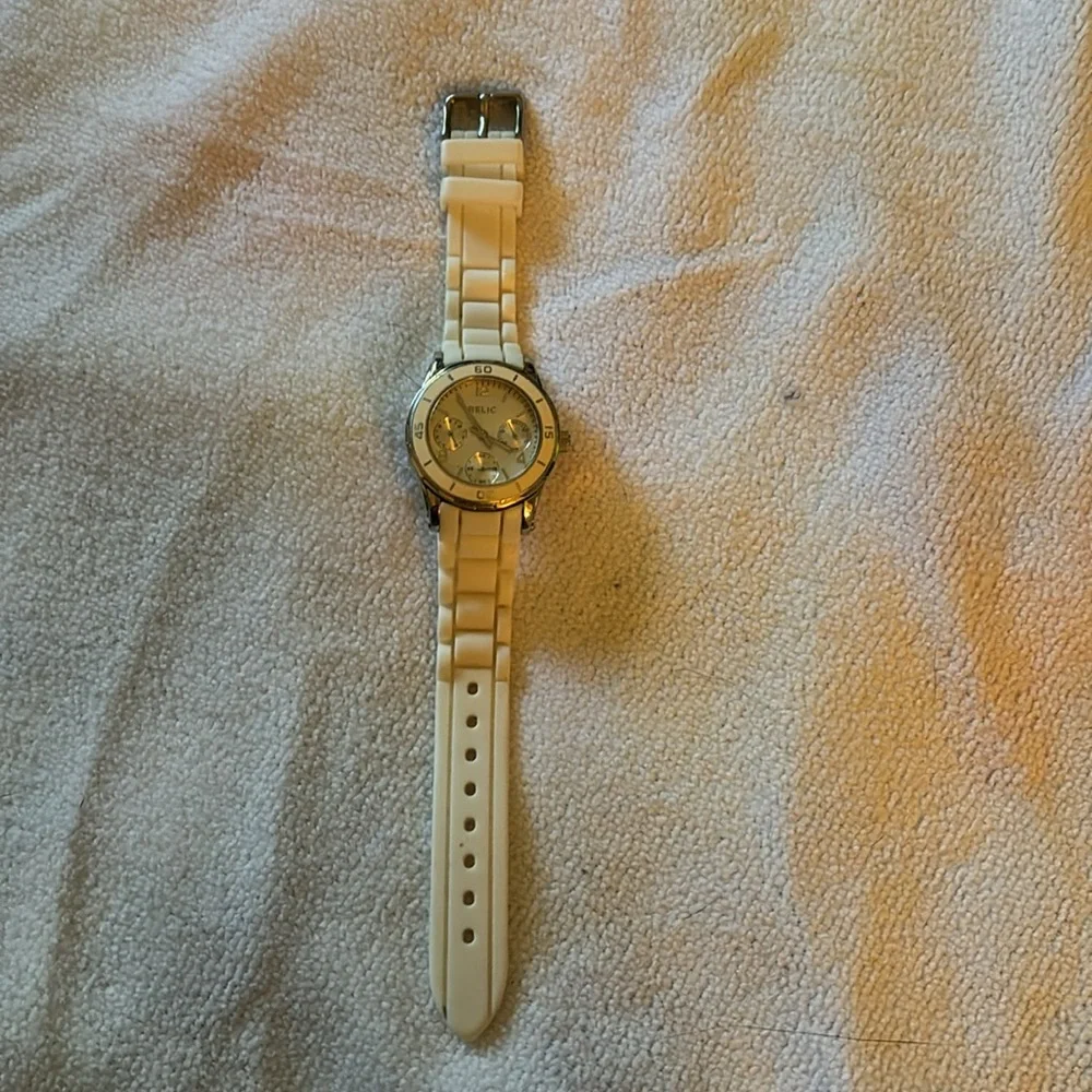 Relic brand women’s white rubber band watch. Just needs battery.